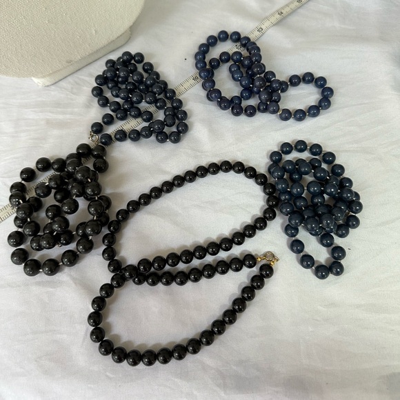 Set of 5 black and blue old lady style bead necklaces - Picture 3 of 3
